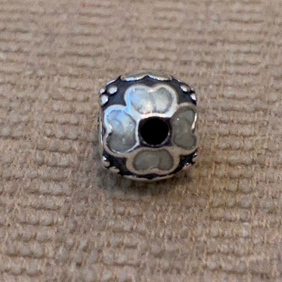 Pandora Daisy White Enamel Charm - Picture 1 of 14